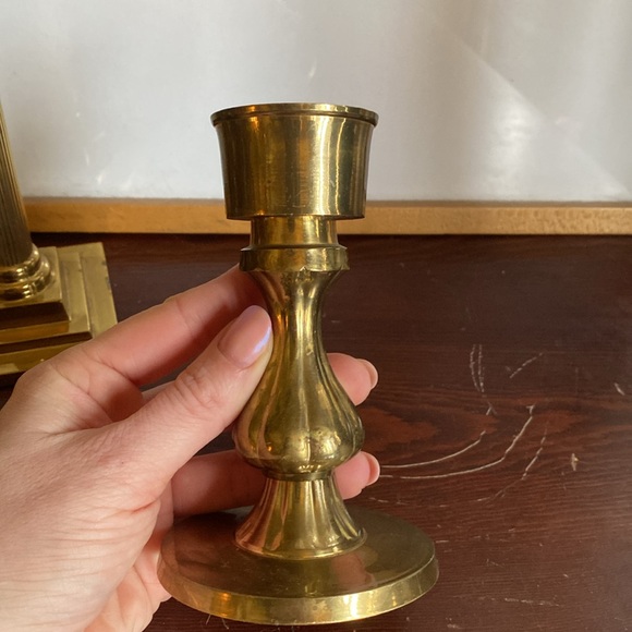 Three Vintage Brass Metal Candlesticks Boho Patina Rustic Farmhouse Eclectic - Picture 3 of 9